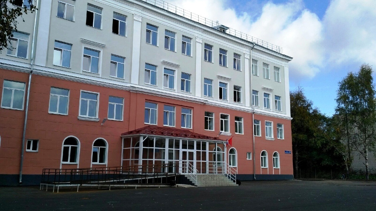Школа. Вид слева Школа. Вид слева