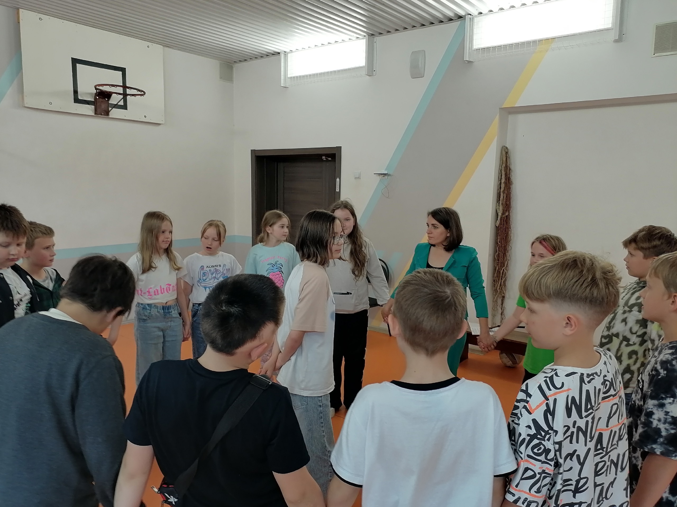 ЛЕТНИЙ ЛАГЕРЬ: ДЕНЬ НАРОДНЫХ ИГР.