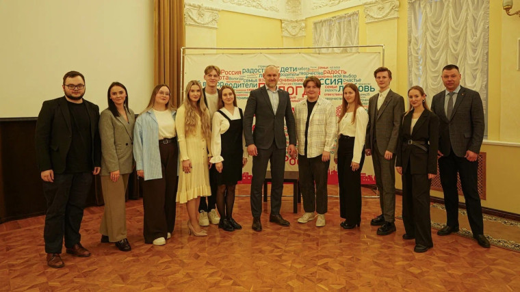 ШКОЛА -ПУТЬ К ЗНАНИЯМ: ВСТРЕЧА МЭРА С МОЛОДЫМИ ПЕДАГОГАМИ.
